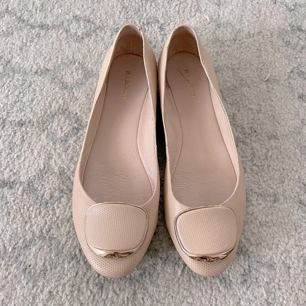Basconi Flats. Nude, leather, size 7,5